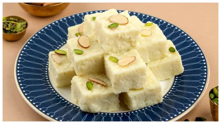 Malai Barfi Recipe: होली पर बनाएं तुरंत मुंह में घुलने वाली मलाई की बर्फी, मांग-मांगकर खाएंगे मेहमान, ये रही रेसिपी