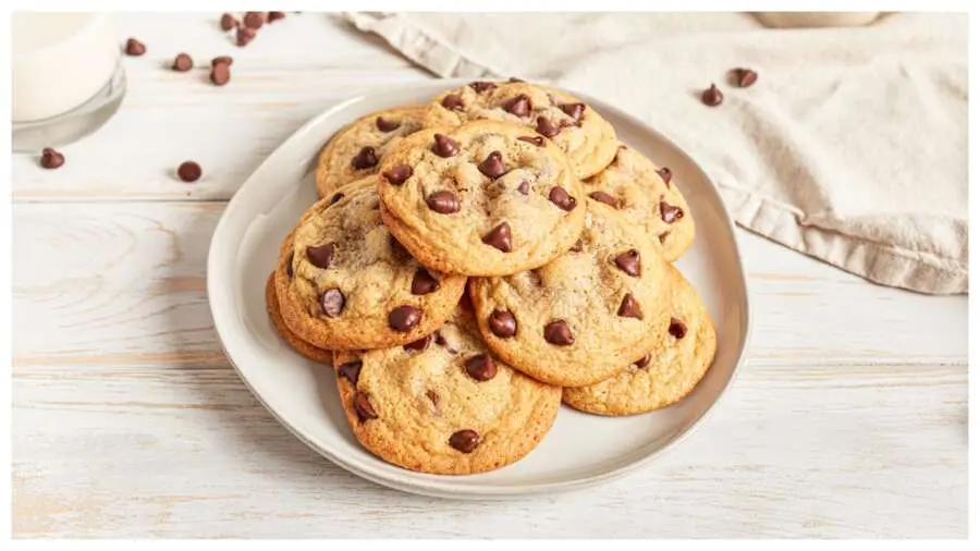 Choco Chip Cookies Recipe: इस वीकेंड बच्चों को बनाकर खिलाएं यमी चॉको चिप्स कुकीज, ये रही बेहद आसान रेसिपी