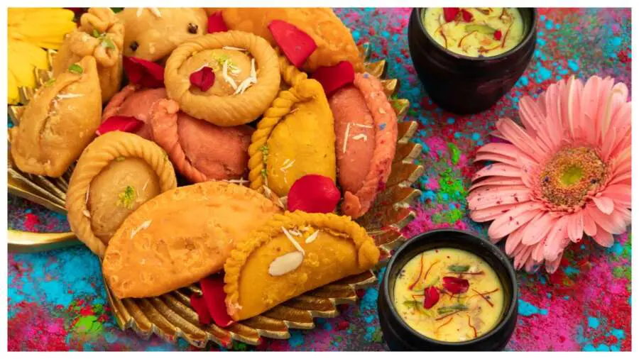 Sugar-Free Gujiya Recipe: होली पर इस तरह से तैयार करें शुगर फ्री गुजिया, डायबिटीज के मरीज भी खाएंगे टेंशन फ्री होकर