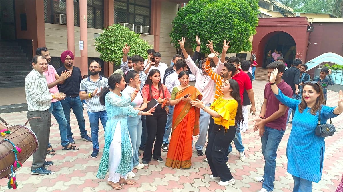 Happy Moment for Manu Bhaker and Sarabjot Singh's family