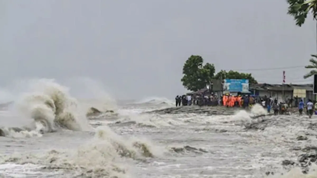 dana cyclone in way of bengal