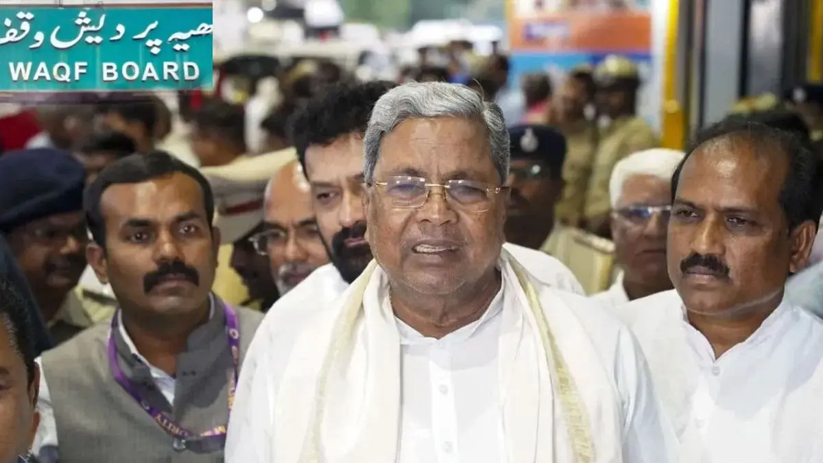 waqf board notice to siddaramaiah government