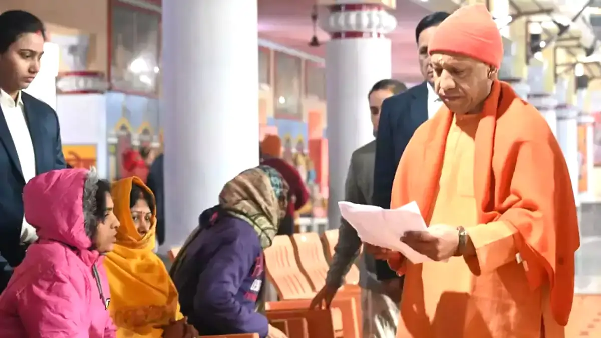 Gorakhnath Mandir Prawas: CM Yogi ne Janta ki Samasyaon par Tvarit Samadhan ka Diya Bharosa