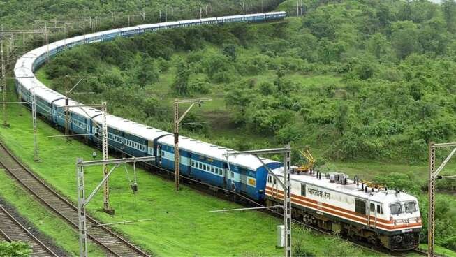 Jalgaon Train Accident: सफर पर थी जिंदगी, जमीन पर पांव रखते ही हो गई अनहोनी; चायवाले की 'गलती' से गईं 13 जानें