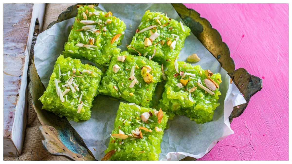 Lauki barfi recipe: होली पर घर आए मेहमानों को गुजिया के साथ सर्व करें लौकी की ये मजेदार मिठाई, होगी खूब तारीफ