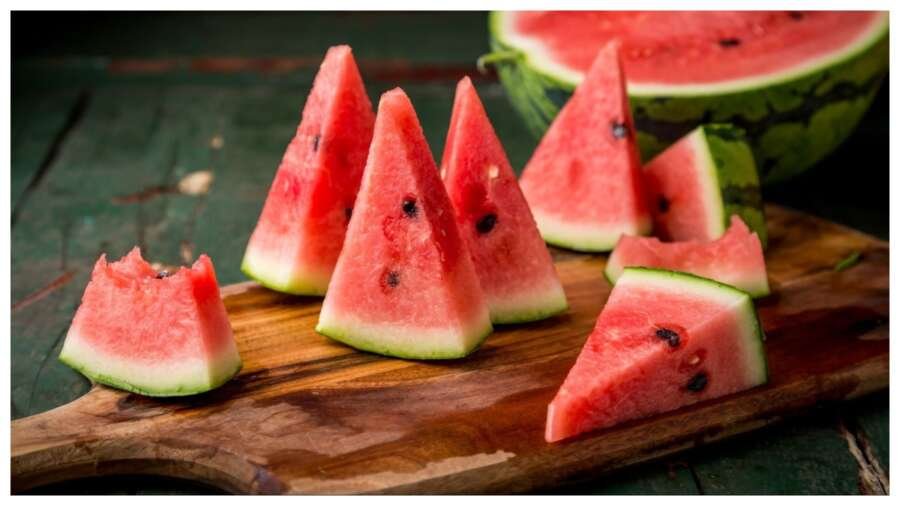 Watermelon Benefits: सेहत के गुणों का भंडार है गर्मियों में मिलने वाला तरबूज, रोजाना खाने से मिलते हैं ये 5 बड़े फायदे