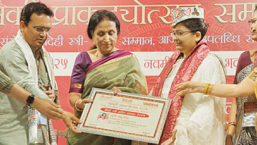 patrakar anshu singh vaidehi stri shakti puraskar-2